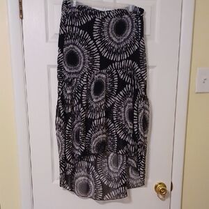 HeartSoul Sz S (Fits M) Black and White High Low, Sunburst Print Skirt.